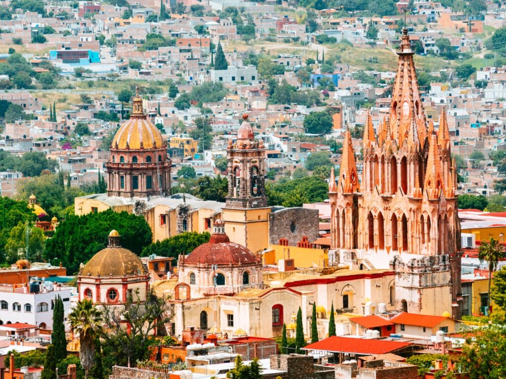 Mexico: Una ciudad es considerada la mas hermosa por los expatriados. Cual es ?