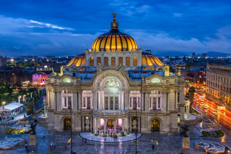 Cuales son los lugares más bellos que México ofrece a los visitantes ?