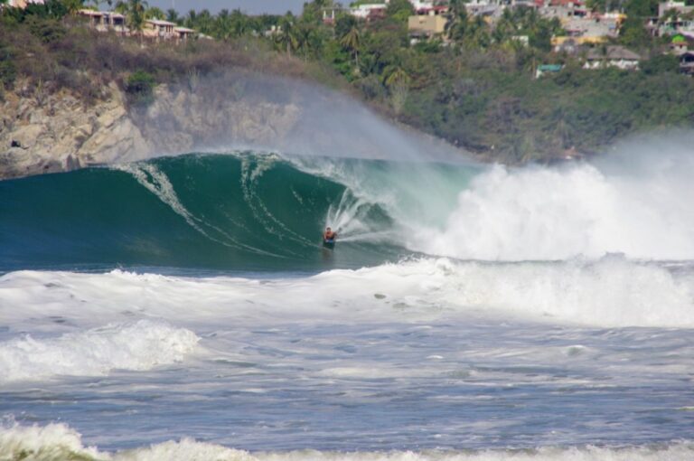 Las 5 mejores playas para surfear de Latinoamérica