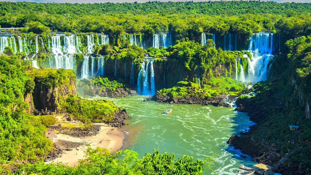5 Destinos Increíbles para Viajar con Poco Dinero en América Latina